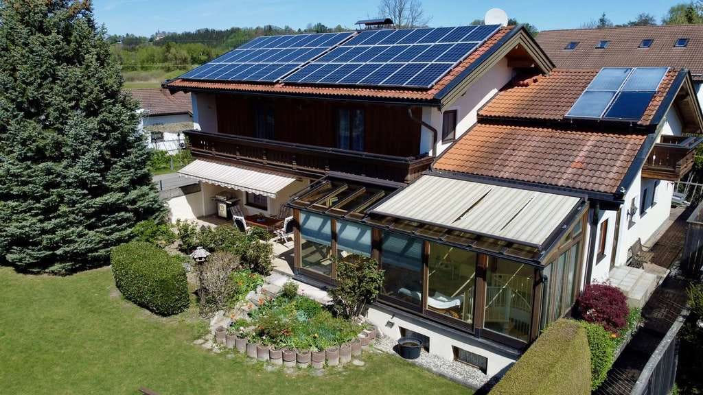 Immobilie in Grassau - Großzügiges Wohnhaus mit zwei Einheiten, Wintergarten & ruhiger Ortsrandlage - Mietenkam - Bild 2