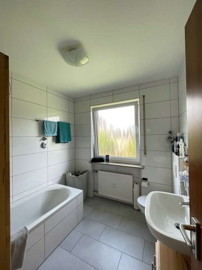 Immobilie in Veitsbronn - Schönes 3-Familienhaus in Veitsbronn: Gepflegte Kapitalanlage mit zwei Garagen und Gartengrundstück  - Bild 4