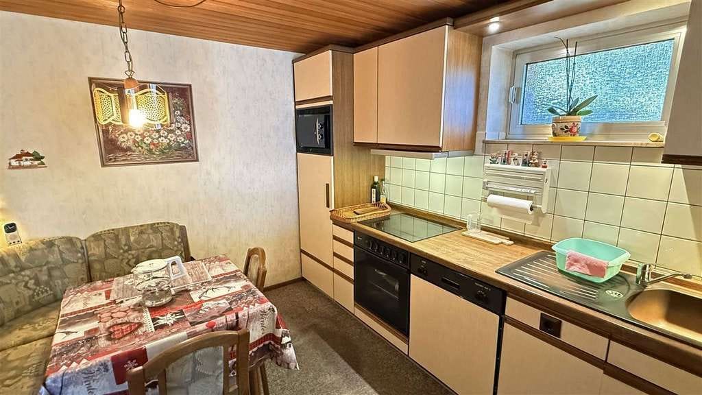 Immobilie in Reichshof - Mit Wohnmobil-Carport und 642 m² eingezäuntem Grundstück: rentnergepflegtes Wohnhaus in Reichshof  - Bild 3