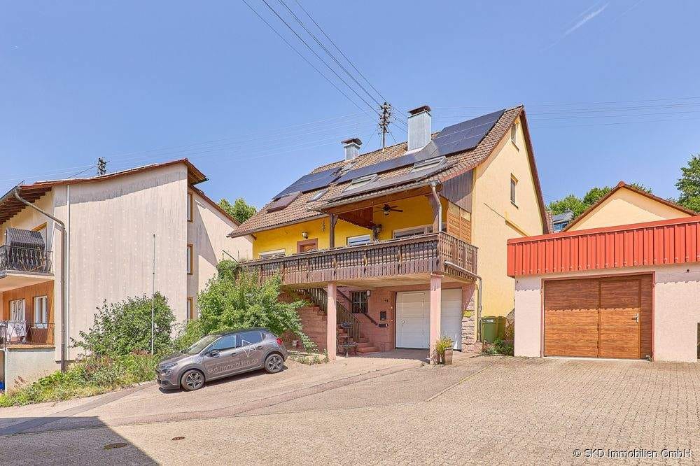 Immobilie in Schönbrunn - In ruhiger Lage von Schönbrunn: Einfamilienhaus, teilrenoviert und mit PV-Anlage, Wärmepumpe, sowie Nebengebäude - Bild 1