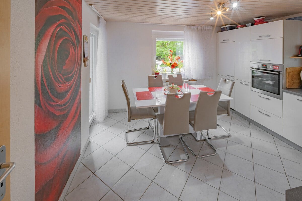 Immobilie in Unterkirnach - Wohnen wie im eigenen Haus -6,5-Zimmer-Eigentumswohnung - Bild 2