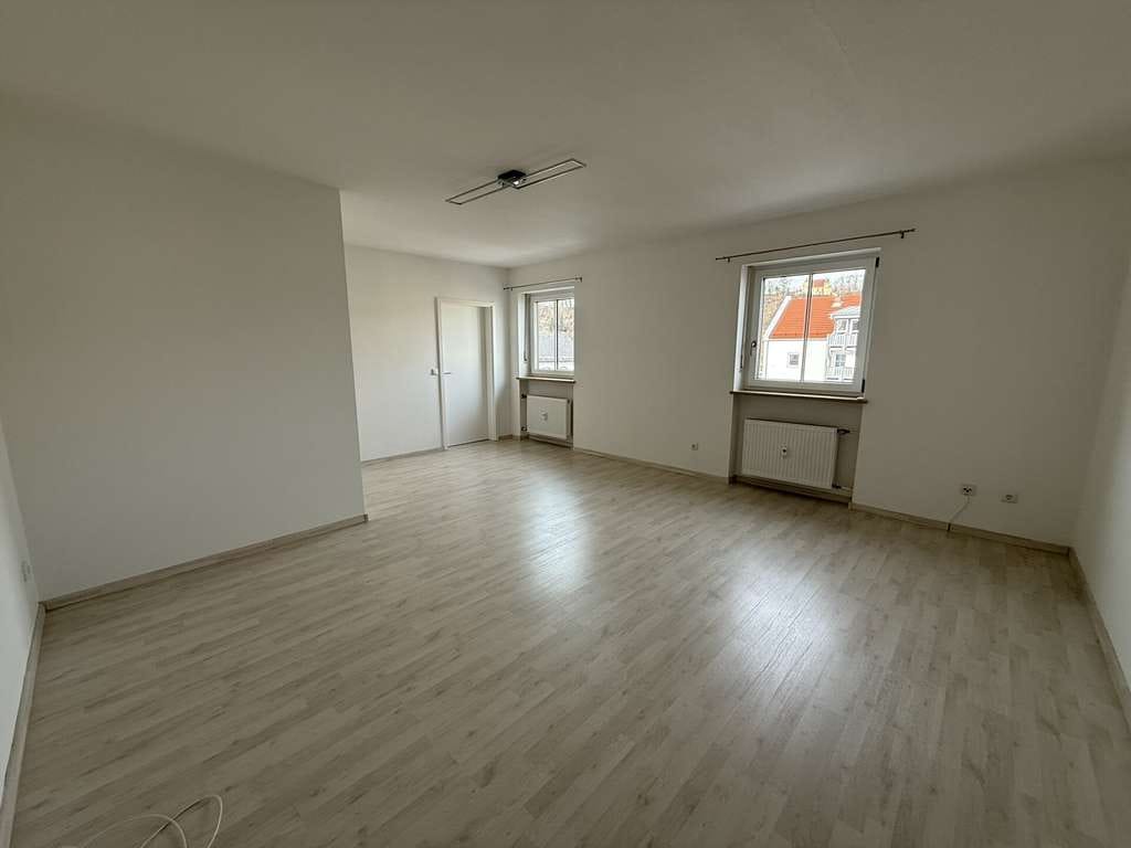 Immobilie in Trostberg - zentral gelegene neuwertige 2-Zimmer-Wohnung mit Aufzug und TG sofort beziehbar - Bild 1