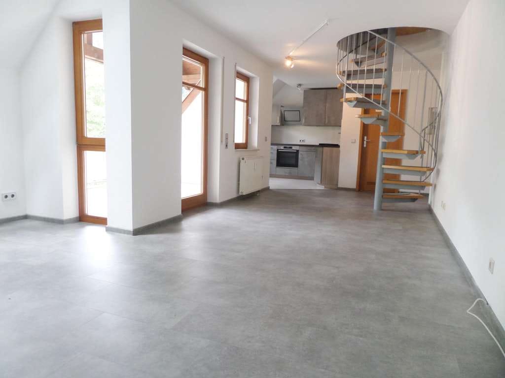 Immobilie in Hausen im Wiesental - Traumhafte Maisonette-Wohnung mit besten Aussichten, 3,5 Zimmer, neuwertige EBK und Tiefgarage  - Bild 0