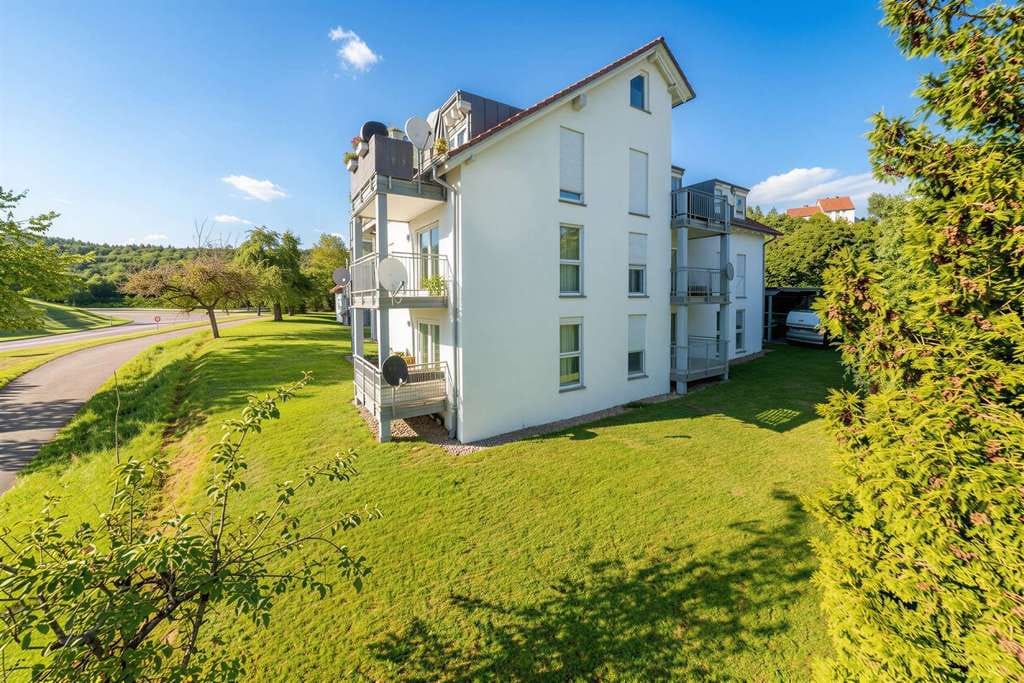 Immobilie in Aach - Freiwerdende 3,5-Zimmer-Erdgeschosswohnung mit Balkon und Carport in Ortsrandlage von Aach - Bild 1