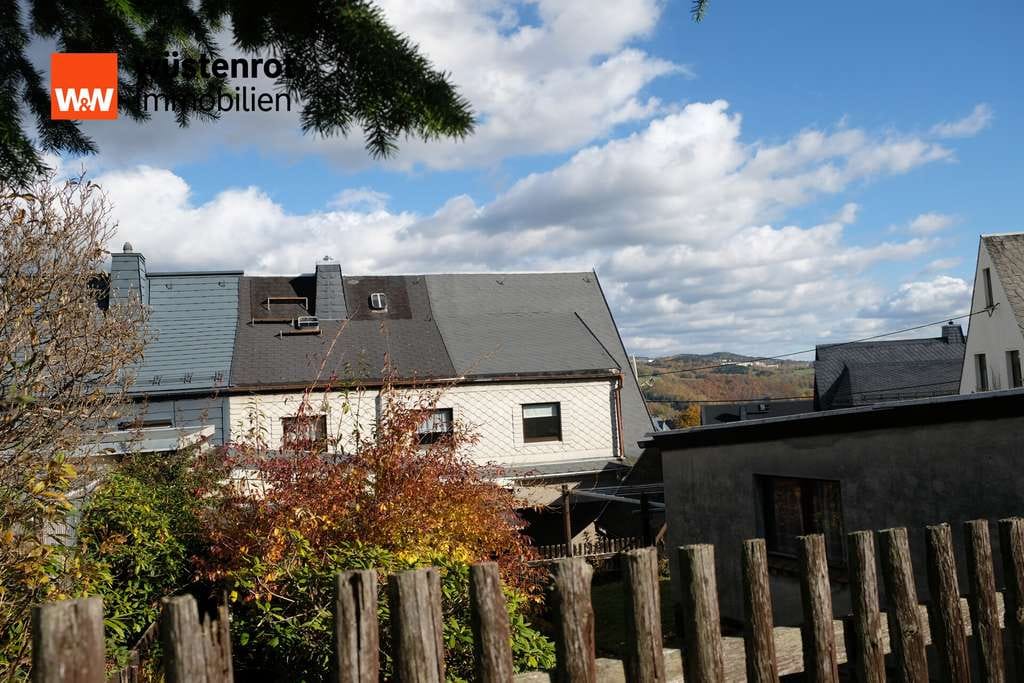 Immobilie in Lauter-Bernsbach - Charmante DHH in Bernsbach mit ca. 150 m² Wohnfläche, Nebengebäuden & herrlichem Weitblick - Bild 2