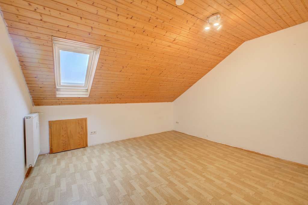 Immobilie in Erdweg - Sofort verfügbar! Gemütliche 3- DG-Zimmer-Wohnung in Erdweg - Bild 2