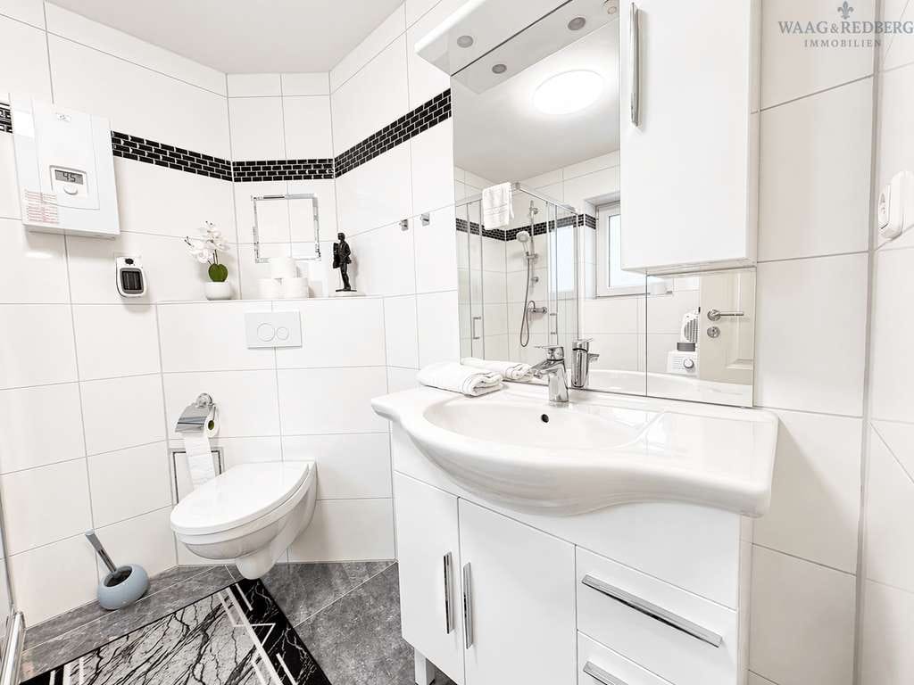 Immobilie in Plech - Mehrgenerationenhaus oder Kapitalanlage – 3 Wohneinheiten, komplett saniert & sofort bezugsfertig - Bild 4
