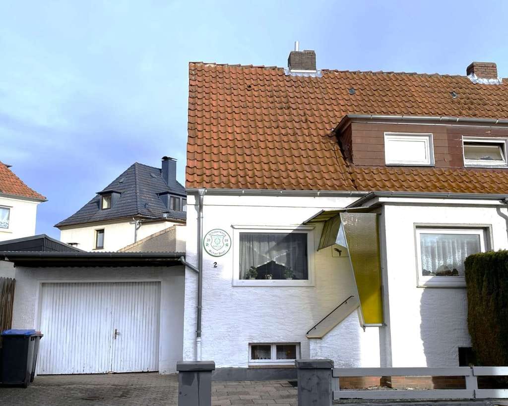 Immobilie in Bad Münder am Deister - Kleine gepflegte DHH mit zusätzlichen Wohnraum im Nebengebäude - Bild 2