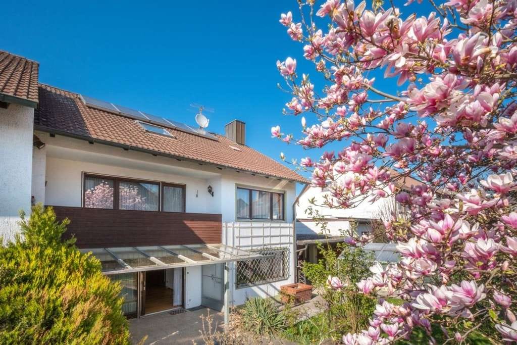 Immobilie in Haimhausen - Bezugsfrei! Große Doppelhaushälfte mit Südgarten in ruhiger Lage von Haimhausen - Bild 0