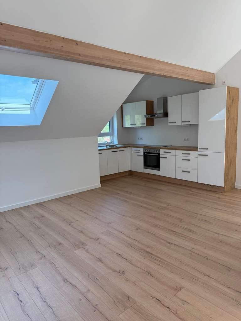 Immobilie in Mauer - Renovierte 2 ZKB-Wohlfühlwohnung mit EBK, Loggia und Stellplatz in ruhiger Lage von Mauer - Bild 2
