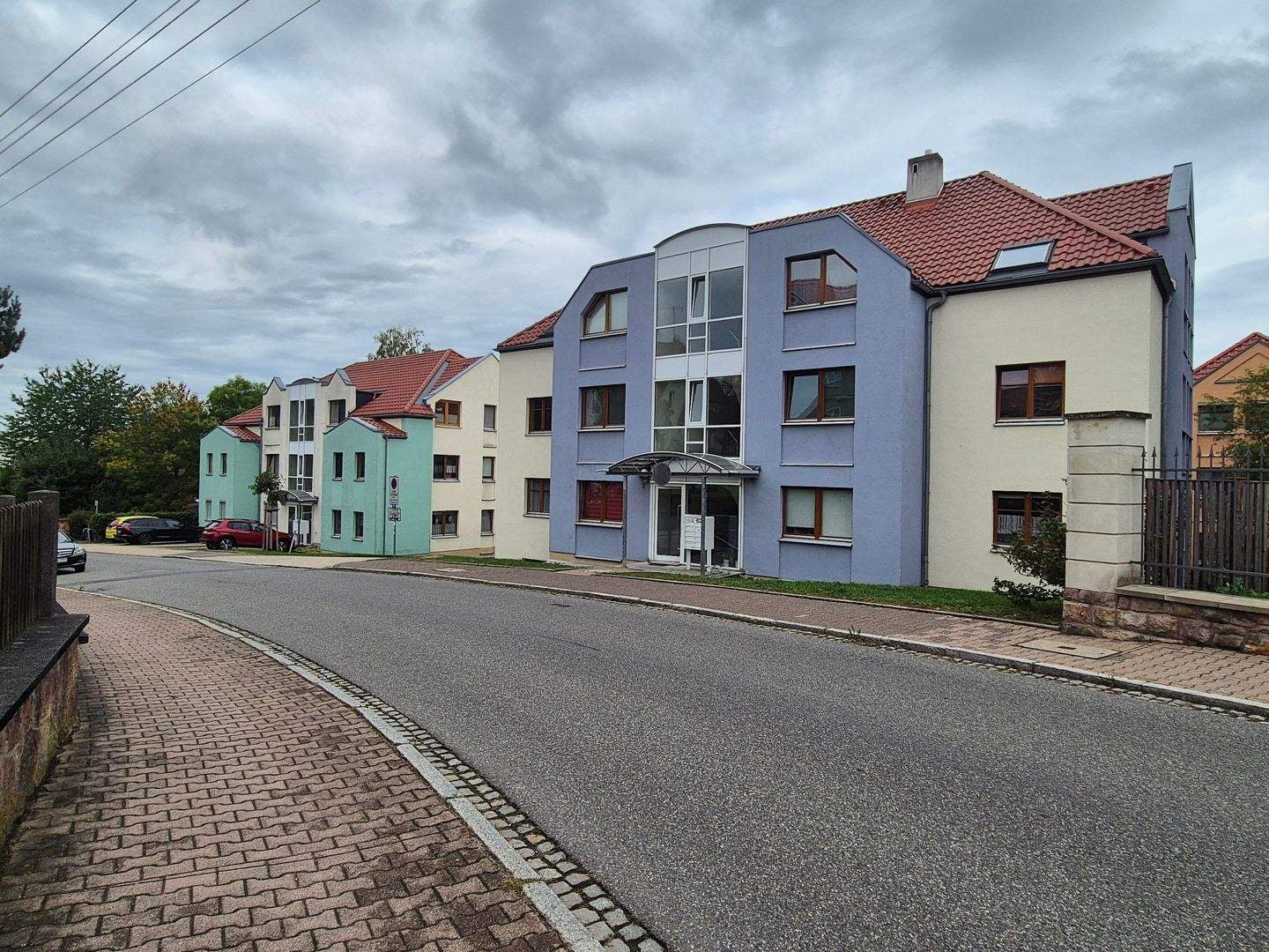 Immobilie in Frankenberg/Sachsen - vermietete 2-Raum-Wohnung mit Balkon und Stellplatz in gepflegte Wohnanlage  - Bild 1