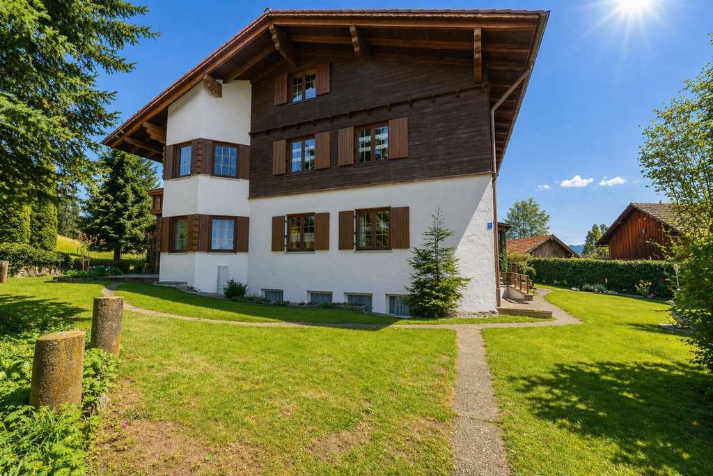 Immobilie in Reisbach - Das Haus, welches sich selbst mitbezahlt - 1/2-Familienhaus mit 1945 qm Grundstück & 3 Garagen - Bild 3