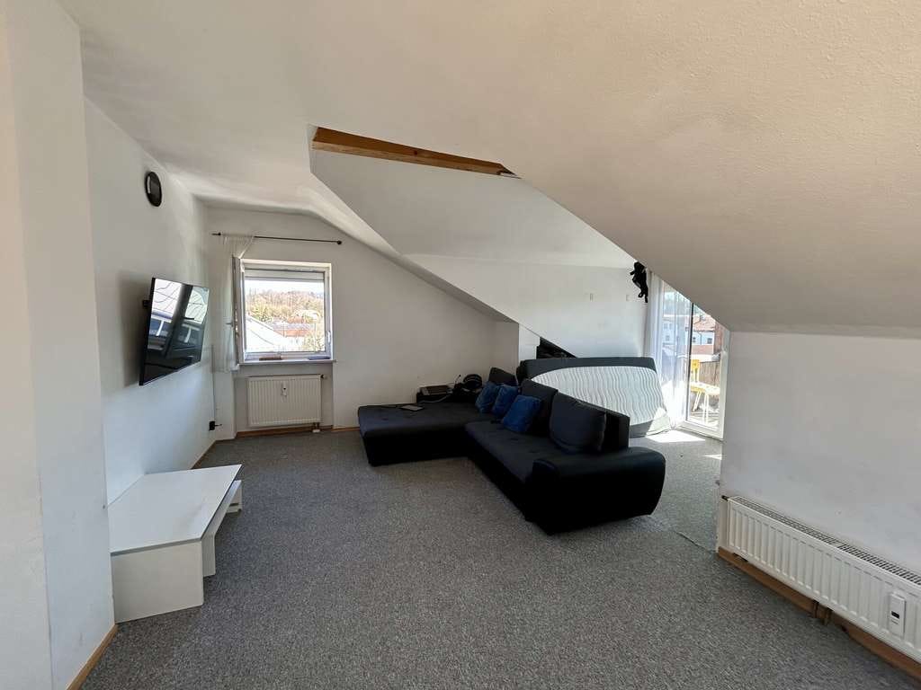 Immobilie in Traunstein - 2,5-Zimmer-Dachgeschosswohnung in Traunstein/Haslach mit Balkon - Bild 2
