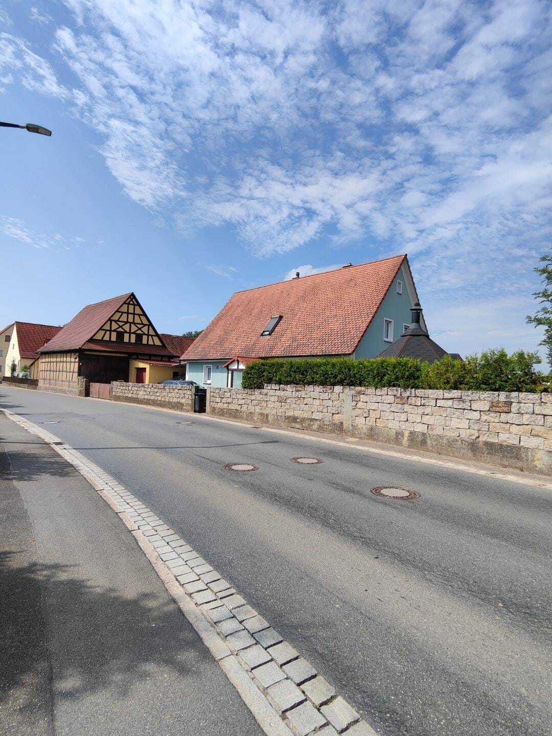 Immobilie in Pinzberg - Modernisiertes Einfamilienhaus mit Scheune, Garten & Grillkota – Pinzberg/Gosberg - Bild 1