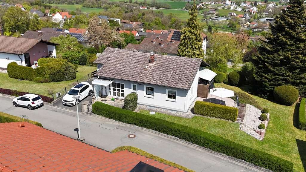 Immobilie in Untersteinach - Einfamilienhaus mit Panoramablick und großzügigem Garten - Bild 2