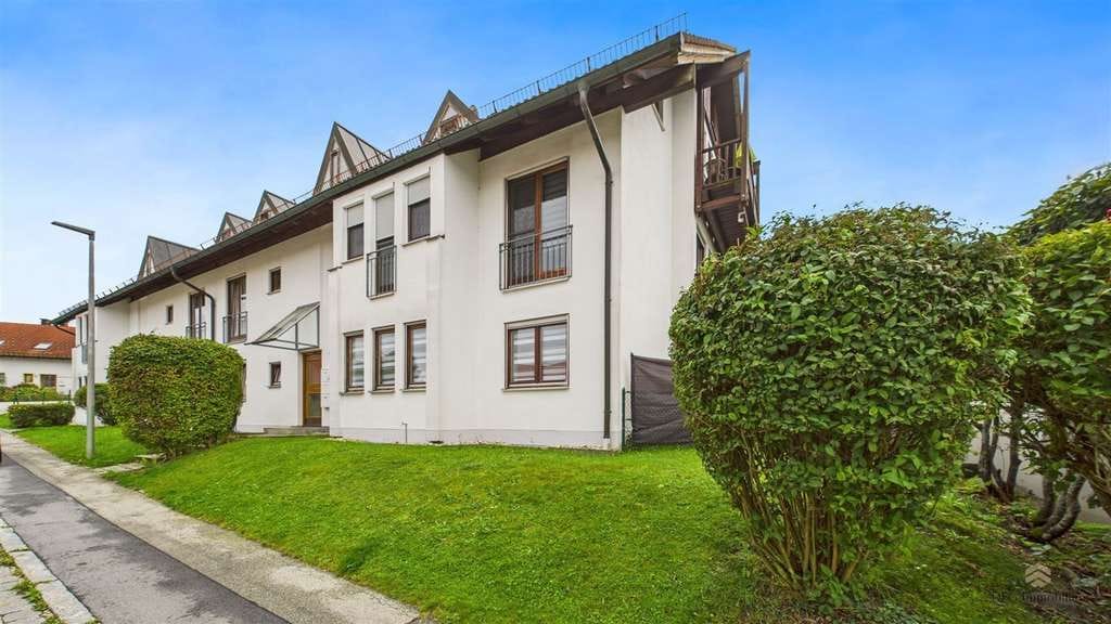 Immobilie in Untergriesbach - Stilvolle Maisonette mit Südterrasse & Galeriecharakter – Wohnen auf zwei Ebenen mit besonderem Flai - Bild 2