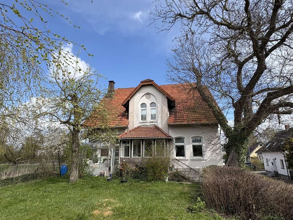 Immobilie in Nieheim - Wohnhaus mit 4 Whg und Holzwerkstatt (Drechslerei) - Bild 1