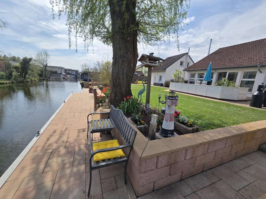 Immobilie in Ketzin/Havel - Romantisches Wassergrundstück mit 2 Massivhäusern, 2 Bootsliegeplätzen, Bootsrampe, Garage  - Bild 0