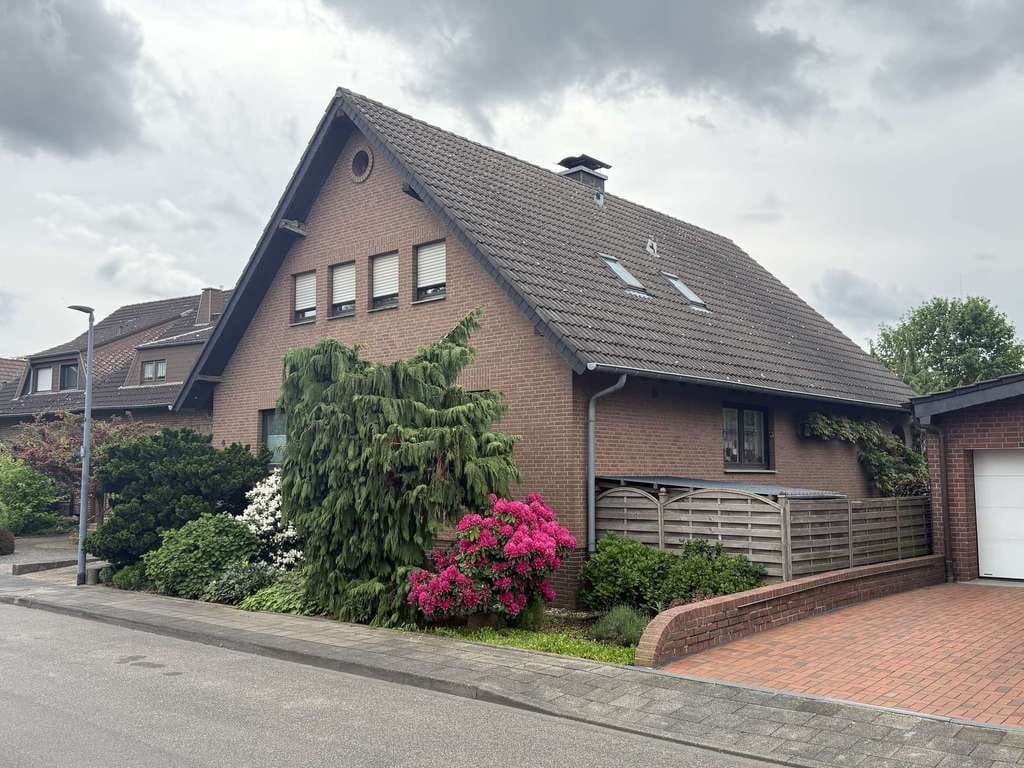 Immobilie in Merzenich - EFH mit Einliegerwohnung und schönem gepflegtem Garten - Bild 1