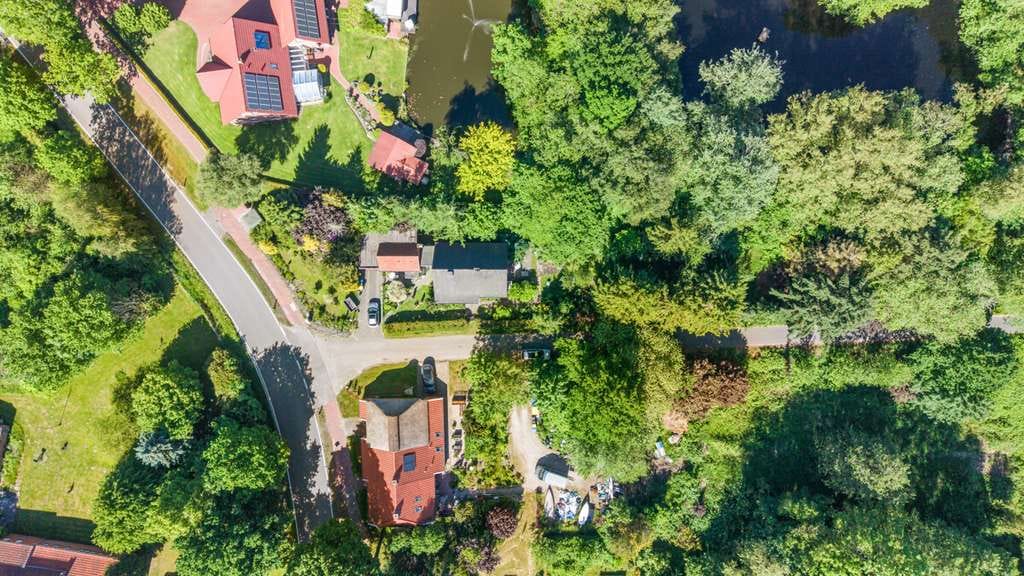 Immobilie in Südbrookmerland - Naturnahes Wohnen auf großem Grundstück – Sanierungsobjekt mit Charme - Bild 2