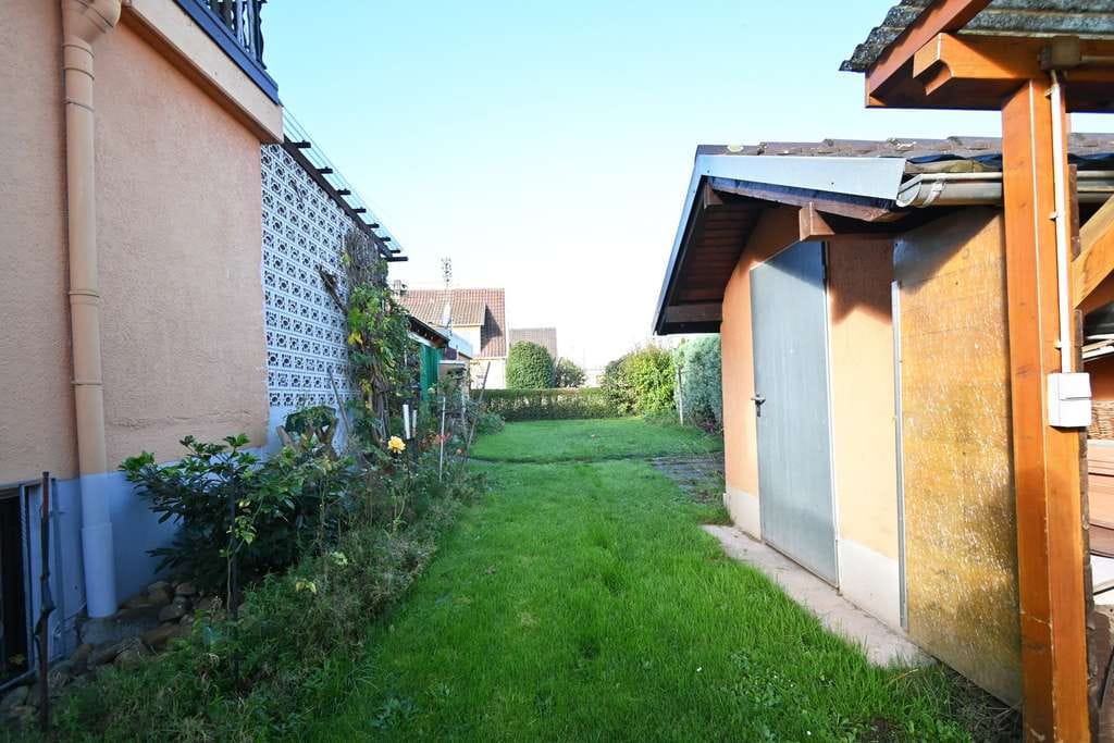 Immobilie in Herbolzheim - Charmantes Zweifamilienhaus (als DHH) mit Doppelgarage und großem Garten  - Bild 4