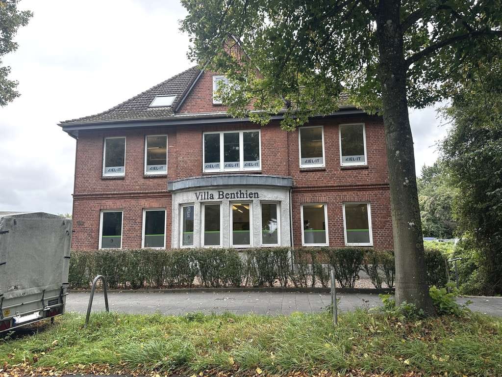 Immobilie in Molfsee - Kiel: Villa Benthien - repräsentatives Gewerbe & Wohnhaus - Bild 1