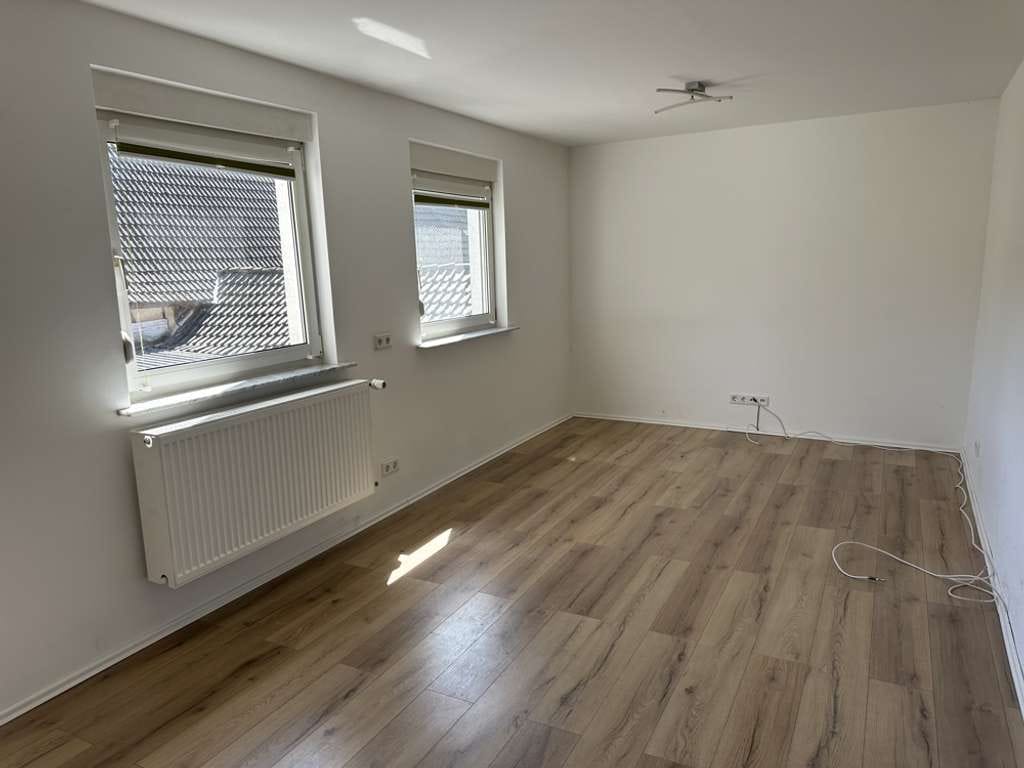 Immobilie in Limeshain - Attraktives Wohnensemble mit zwei Häusern und vier Wohneinheiten in Feldrandlage von Limeshain - Bild 3