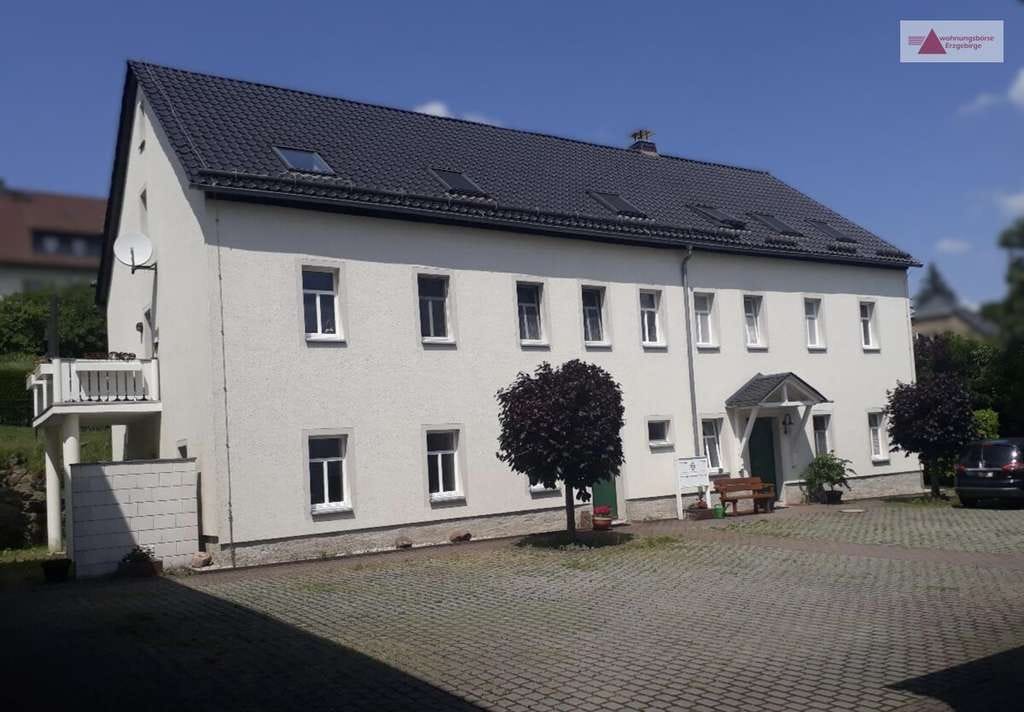 Immobilie in Grünhainichen - Wohnen & Vermieten: 6 Wohnungen, Dreiseitenhof & 6.123 m² Grundstück in Grünhainichen bei Chemnitz - Bild 1