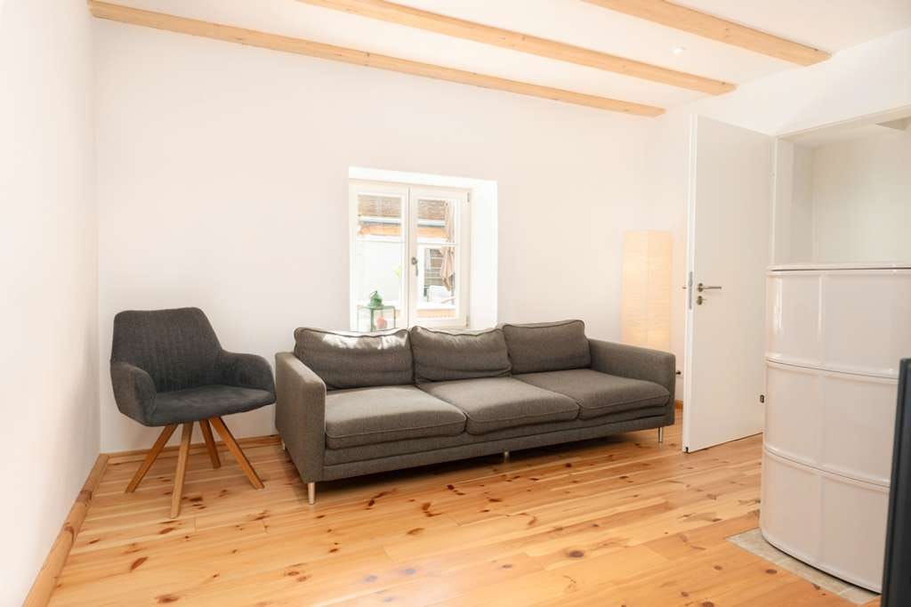 Immobilie in Berching - Kernsaniertes Einfamilienhaus im Ensembleschutz in einzigartiger Lage von Berching an der historisch - Bild 1