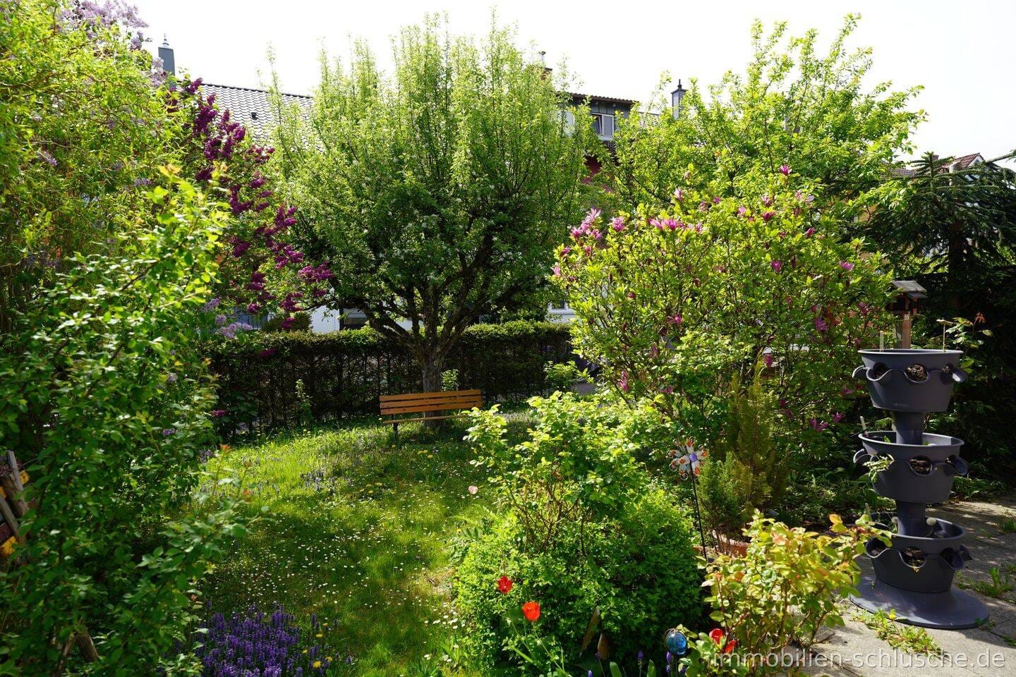 Immobilie in Lindenberg im Allgäu - Bezauberndes  großes Reiheneckhaus mit vielen Zimmer,  großem Garten, Garage,  in Lindenberg im Allgäu - Bild 1