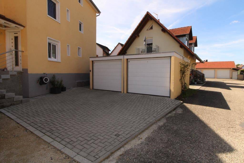 Immobilie in Rielasingen-Worblingen - Kuschelige 5 Zi. Whg. in Rielasingen mit sonnigen Balkon und Einzel-Garage - nur 3 WE  - Bild 1