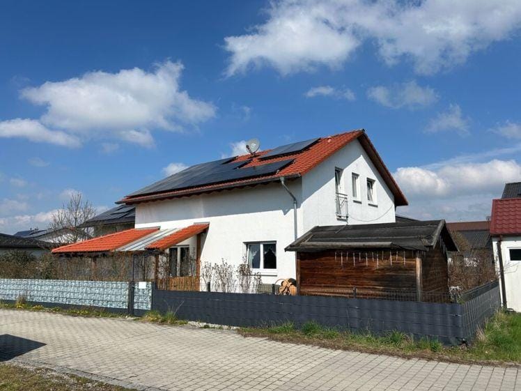 Immobilie in Ampfing - Einfamilienhaus auf großem Grundstück - kurzfristig beziehbar - Bild 0