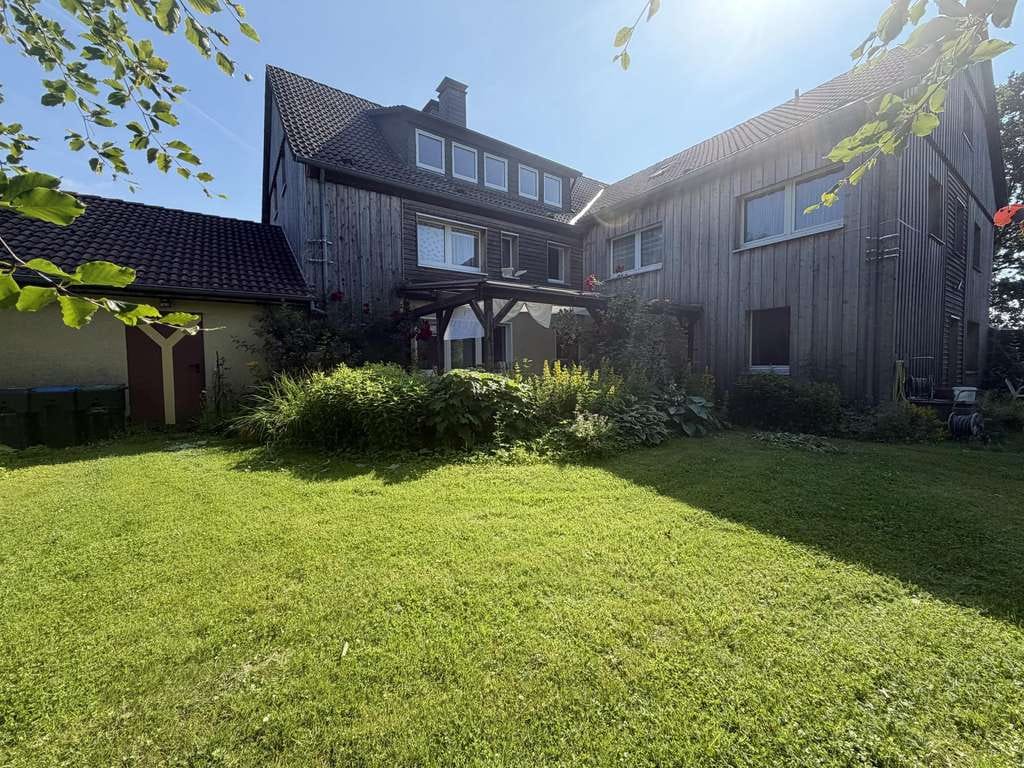 Immobilie in Extertal - Großzügiges Zweifamilienhaus mit Ausbaureserve und vielseitigen Nutzungsmöglichkeiten in Extertal! - Bild 2