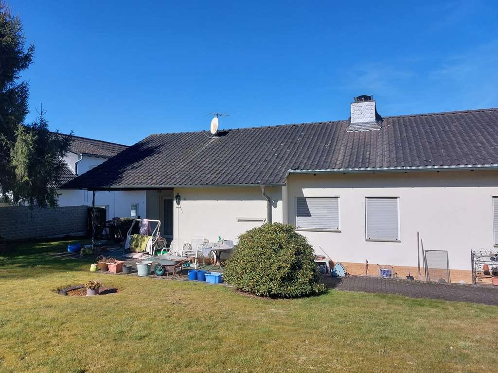 Immobilie in Windeck - Freistehendes Einfamilienhaus mit großem Grundstück, Anbau & separater Wohneinheit in Windeck - Bild 1