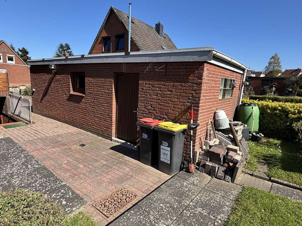 Immobilie in Neustadt in Holstein - 4½-Zi.-EFH mit großem Hobbyraum, Garage,Gartenhäuschen u. großzügigem Garten in Neustadt zu kaufen! - Bild 2