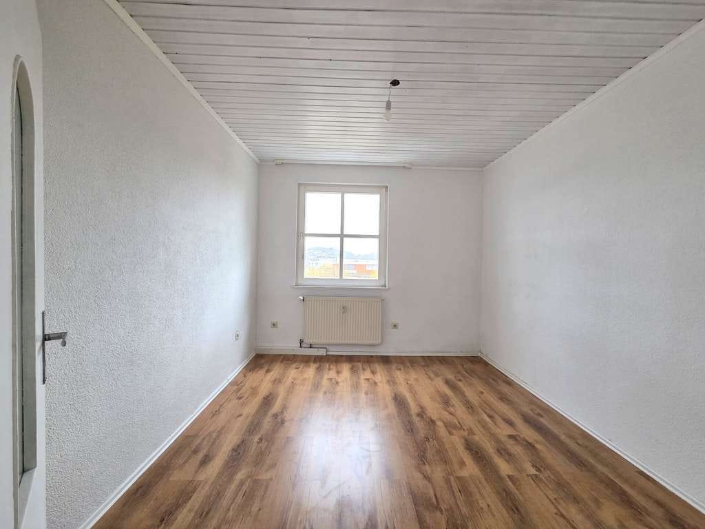 Immobilie in Neidenstein - Ruhig gelegen & großzügig geschnitten – 4-Zimmer-Wohnung mit Balkon und Garage - Bild 2