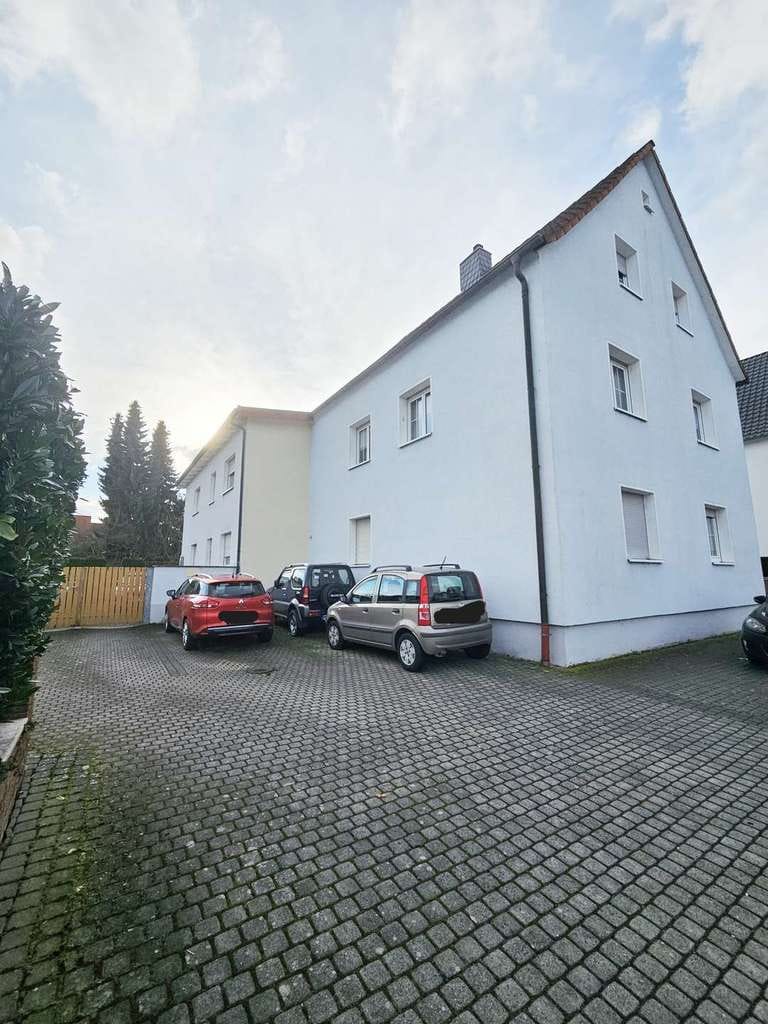 Immobilie in Niederdorfelden - Zwei-Häuser-Ensemble mit fünf Wohneinheiten – solider Ertrag & viel Charme - Bild 2