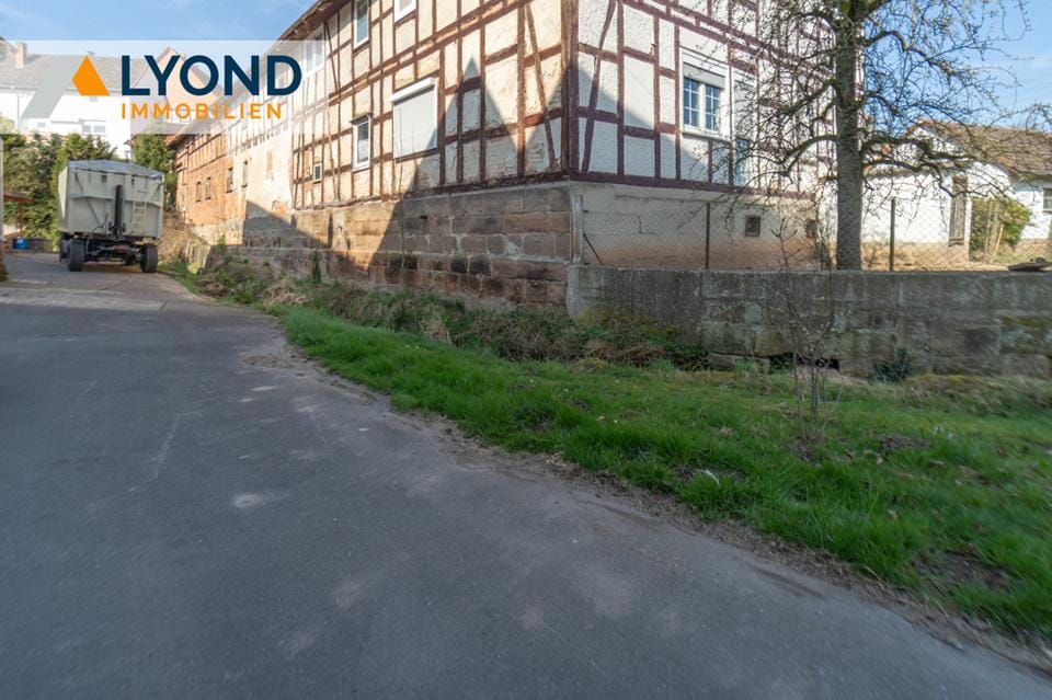 Immobilie in Bad Arolsen - **REDUZIERT!! Großzügiges Fachwerkhaus mit großem Grundstück und Entwicklungsmöglichkeiten! - Bild 0