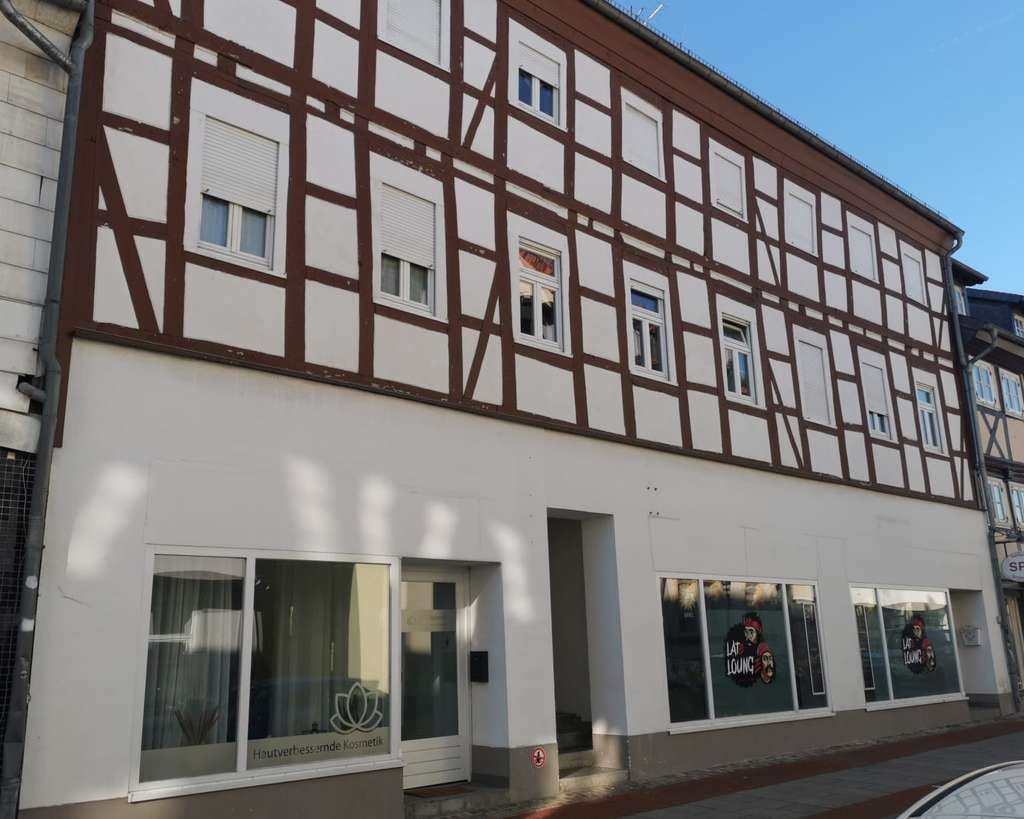 Immobilie in Schöningen - Mehrfamilienhaus in Innenstadtlage von Schöningen mit Ausbaureserve und guten Mieteinnahmen - Bild 0