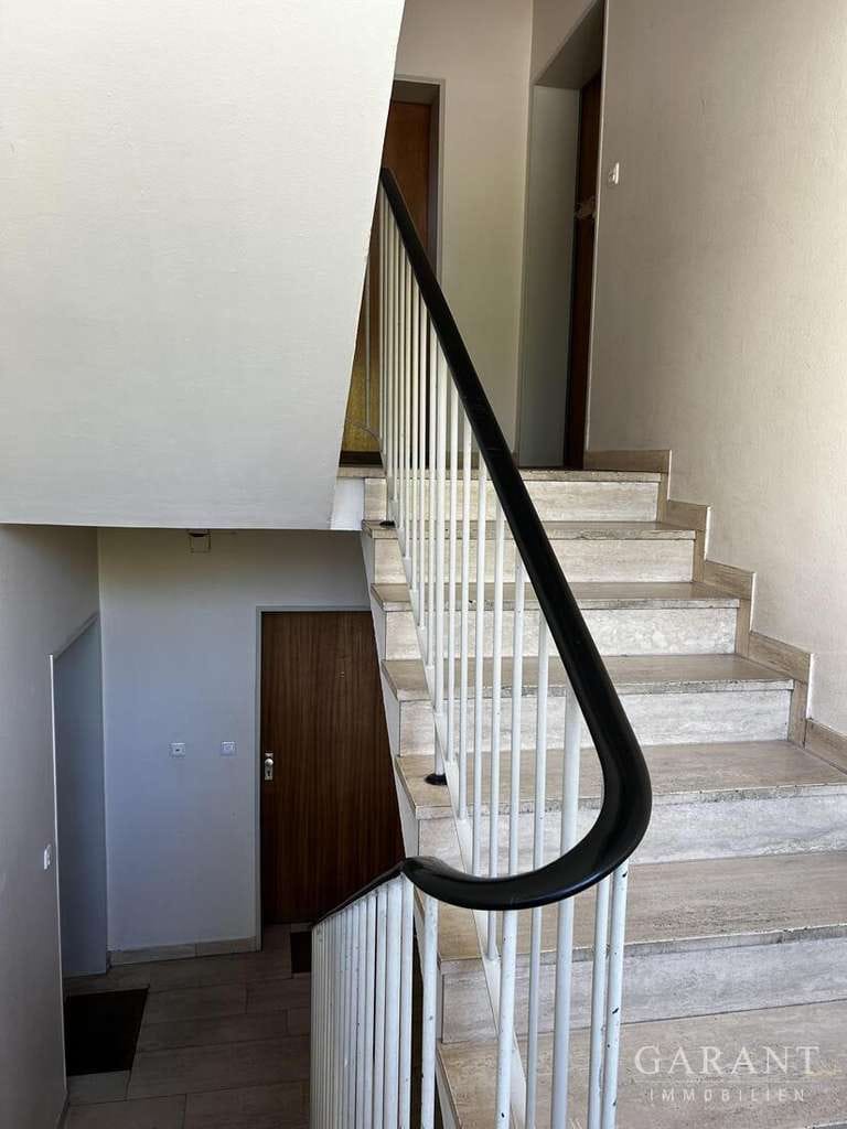 Immobilie in Olching - Renovierer aufgepasst! Ruhige 2 Zimmer-Wohnung mit Süd-Balkon und S-Bahn-Anschluss (S3) - Bild 2