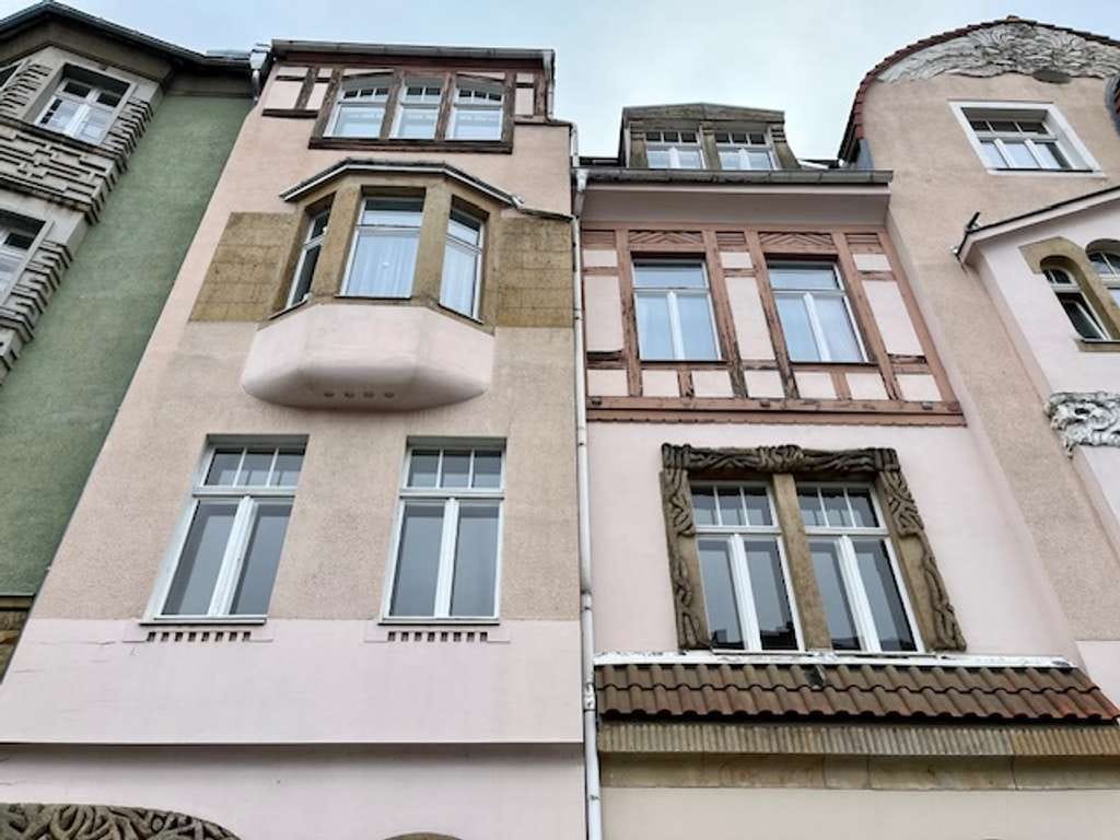 Immobilie in Bertsdorf-Hörnitz - Denkmalgeschütztes Jugendstil-Mehrfamilienhaus mit Ausbaureserve - Bild 0