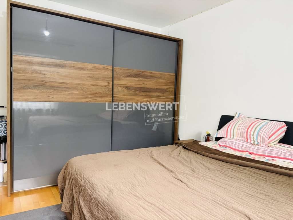 Immobilie in Siegburg - Exklusives Mehrfamilienhaus mit 3 Wohneinheiten und Gemeinschaftsgarten in Siegburg-Kaldauen - Bild 2