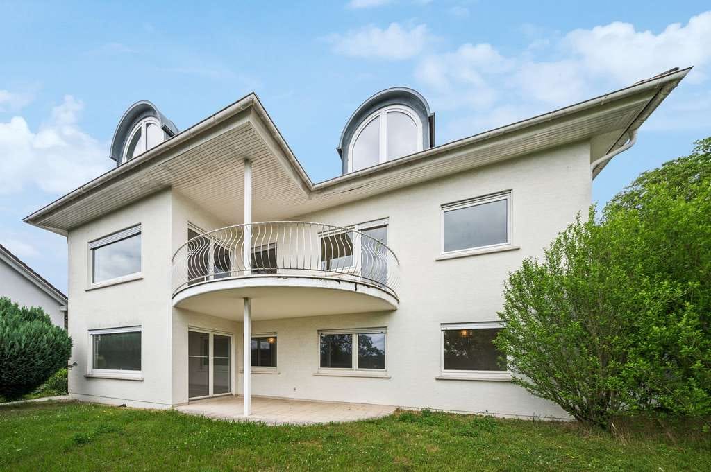 Immobilie in Walzbachtal - Großzügiges Einfamilienhaus über den Dächern von Jöhlingen - Bild 1