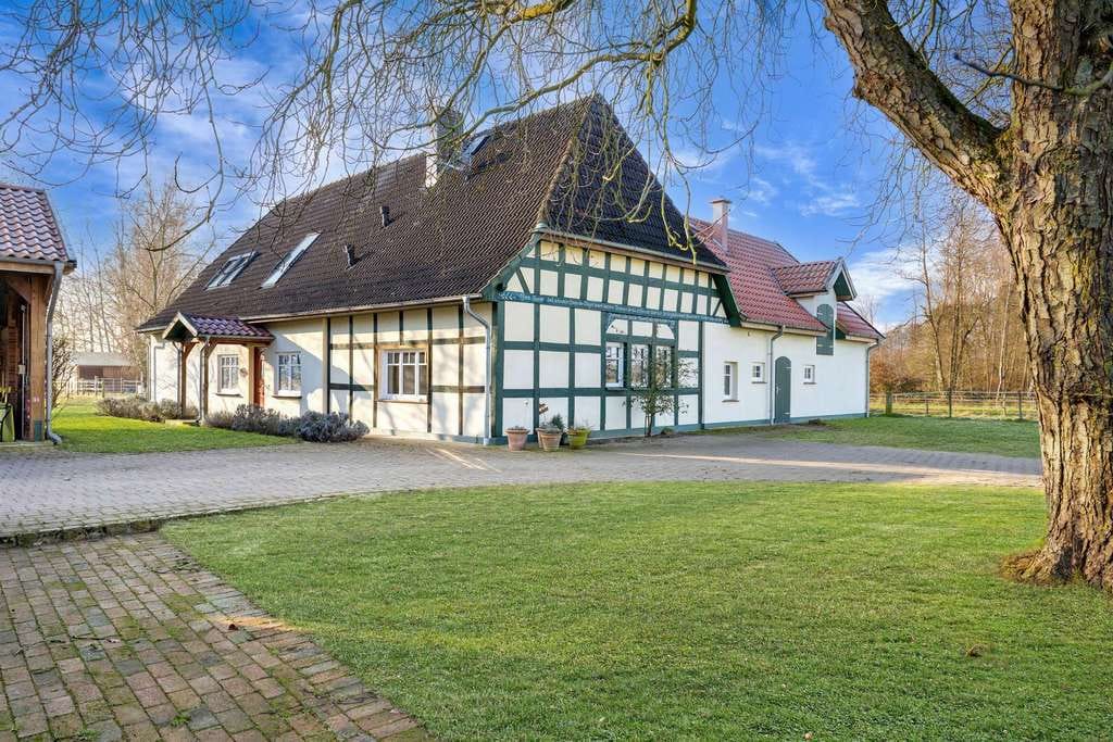 Immobilie in Martfeld - Exklusive & historische Hofstelle in traumhafter Alleinlage! - Bild 1