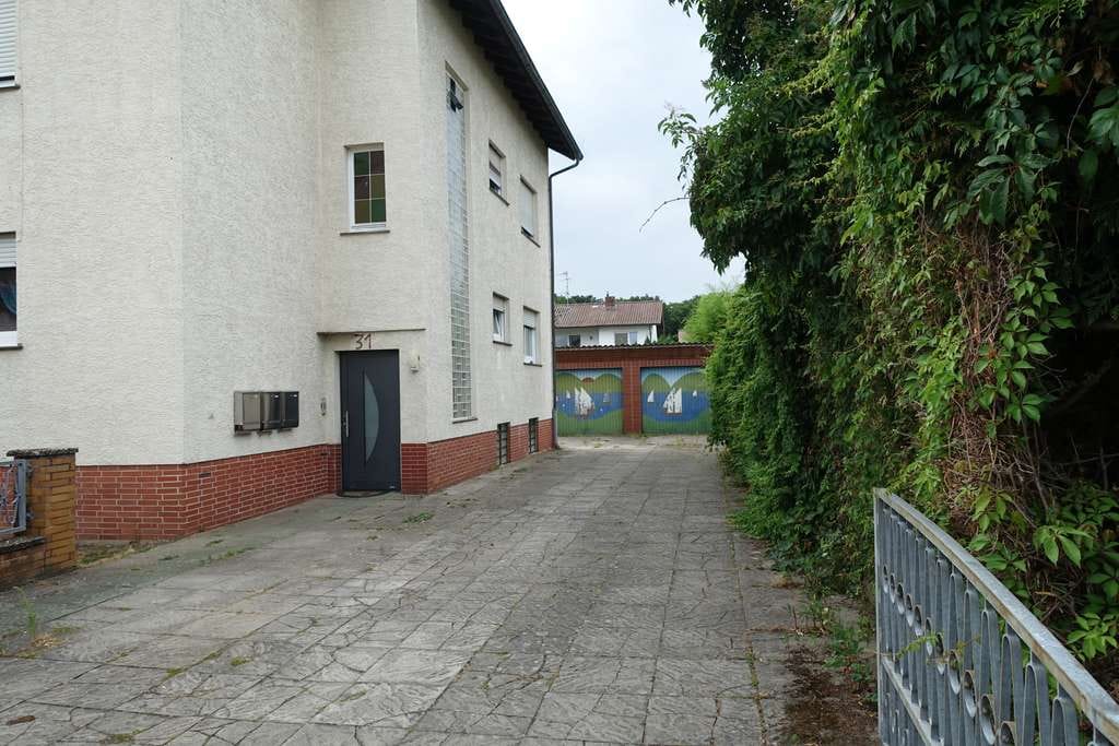 Immobilie in Hasselroth - Bahnhofsiedlung: großzügiges Dreifamilienhaus in feinster Lage - Bild 1