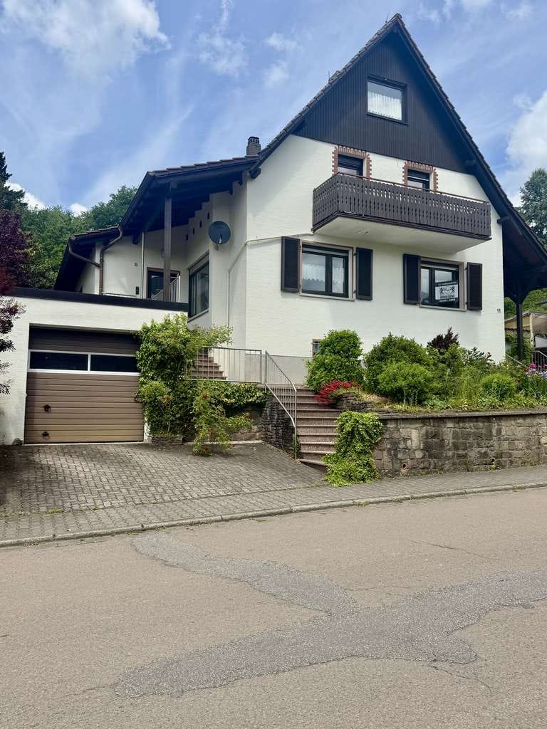 Immobilie in Kusel - 🏡 Wohnglück mit Aussicht - gepflegtes Zuhause mit Wintergarten & großem Grundstück  - Bild 0