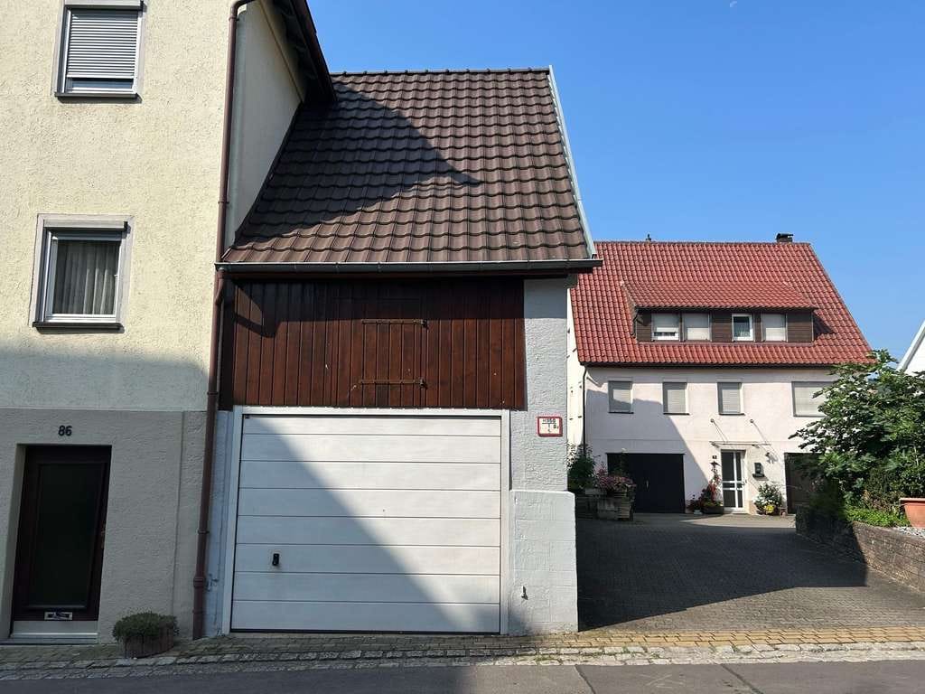 Immobilie in Weinstadt - Für die Zukunft : "Häusle" und Garage
zum Preis einer Wohnung in Weinstadt
 - Bild 1