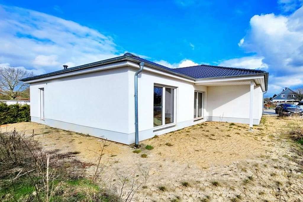Immobilie in Bokholt-Hanredder - SPAREN durch Eigenleistung - NEUBAU zum SELBST-Ausbau - großzügiger Winkelbungalow auf Traum-Grun... - Bild 1
