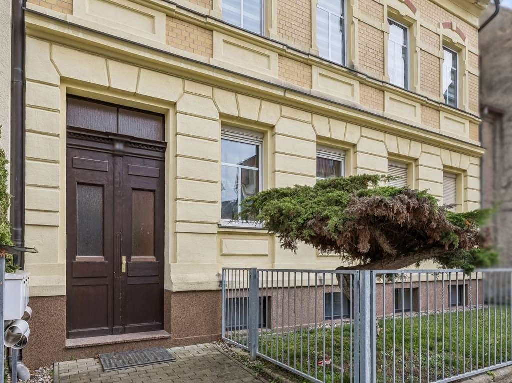 Immobilie in Borna - Charmantes Mehrfamilienhaus mit 3 Wohneinheiten in zentraler Wohnlage von Borna - Bild 2