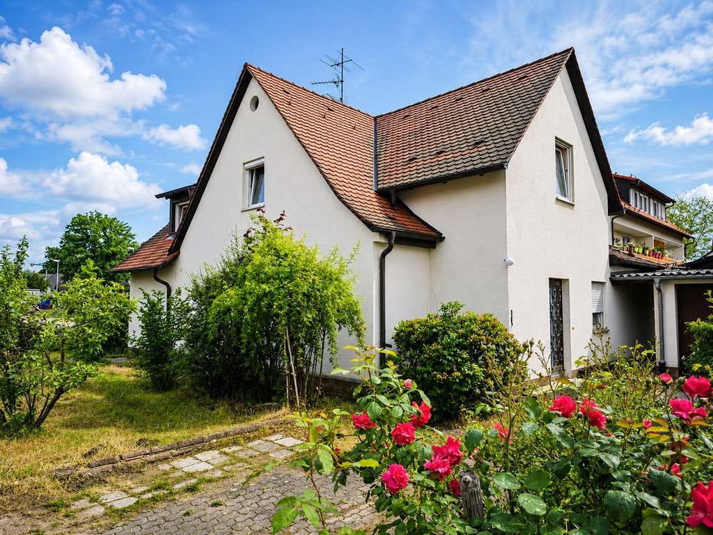 Immobilie in Wendelstein - Einfamilienhaus mit Potenzial auf schönem Grundstück in Wendelstein-Röthenbach bei St. Wolfgang - Bild 0